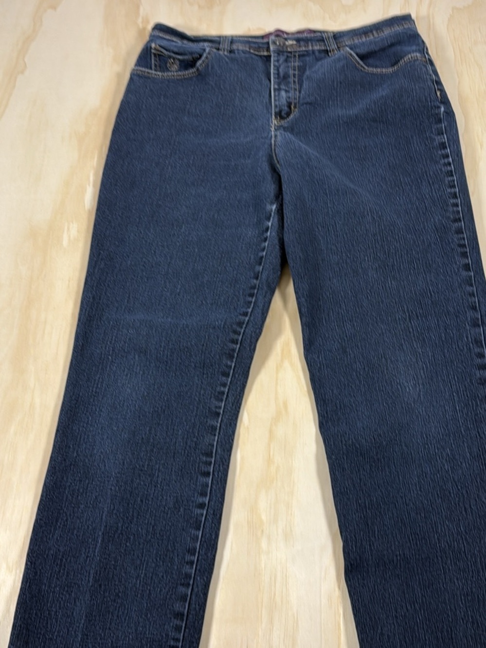 Gloria Vanderbilt Womens Straight Jeans in Dark Blue Denim